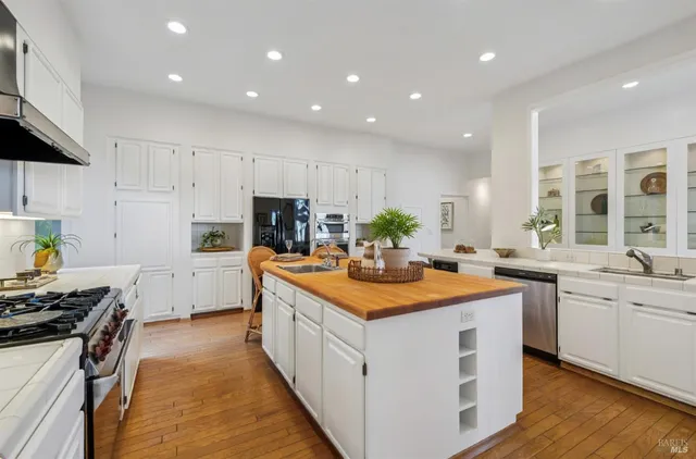 $2,995,000 | 25 Oakhurst Road, San Rafael, CA 94901