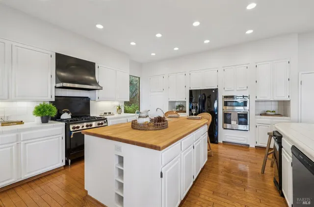 $2,995,000 | 25 Oakhurst Road, San Rafael, CA 94901