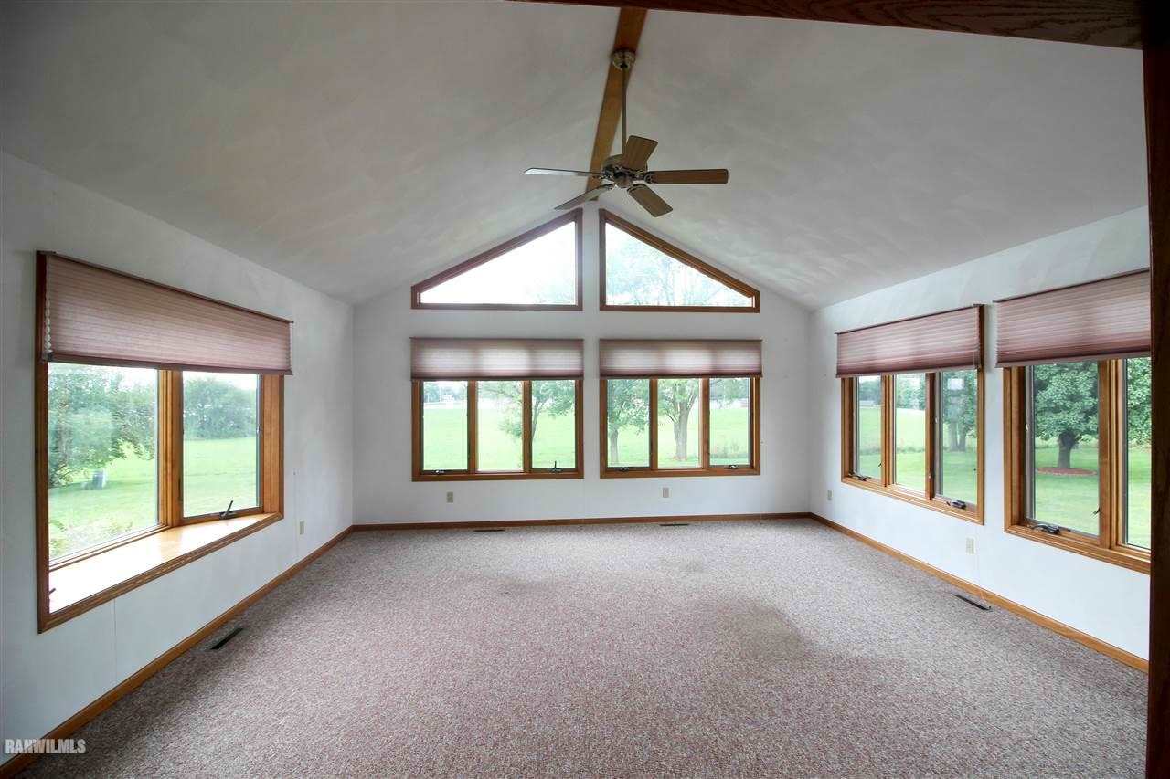 3050 Moss Canyon Road Freeport, IL 61032 - Photo 9 of 27 Gallery Image 9