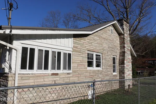 $239,000 | 1203 1st Avenue East, Big Stone Gap, VA 24219