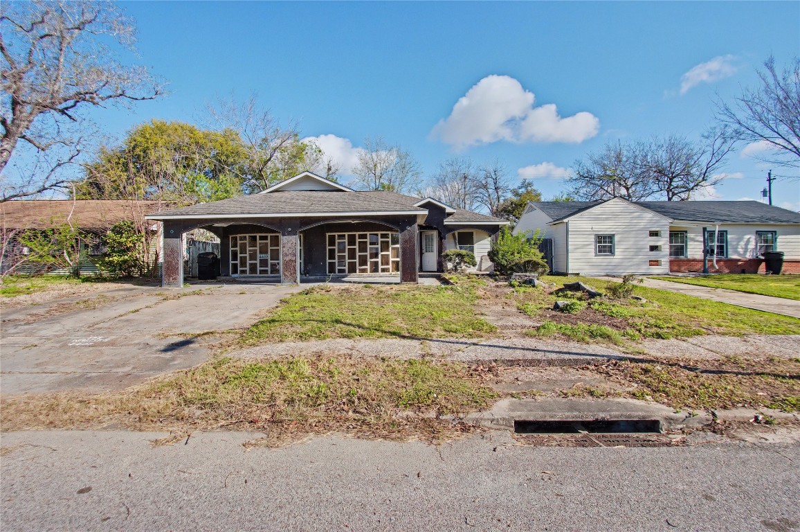 4407 Mowery Road Houston, TX 77047 - Photo 17 of 19 a front view of a house with garden