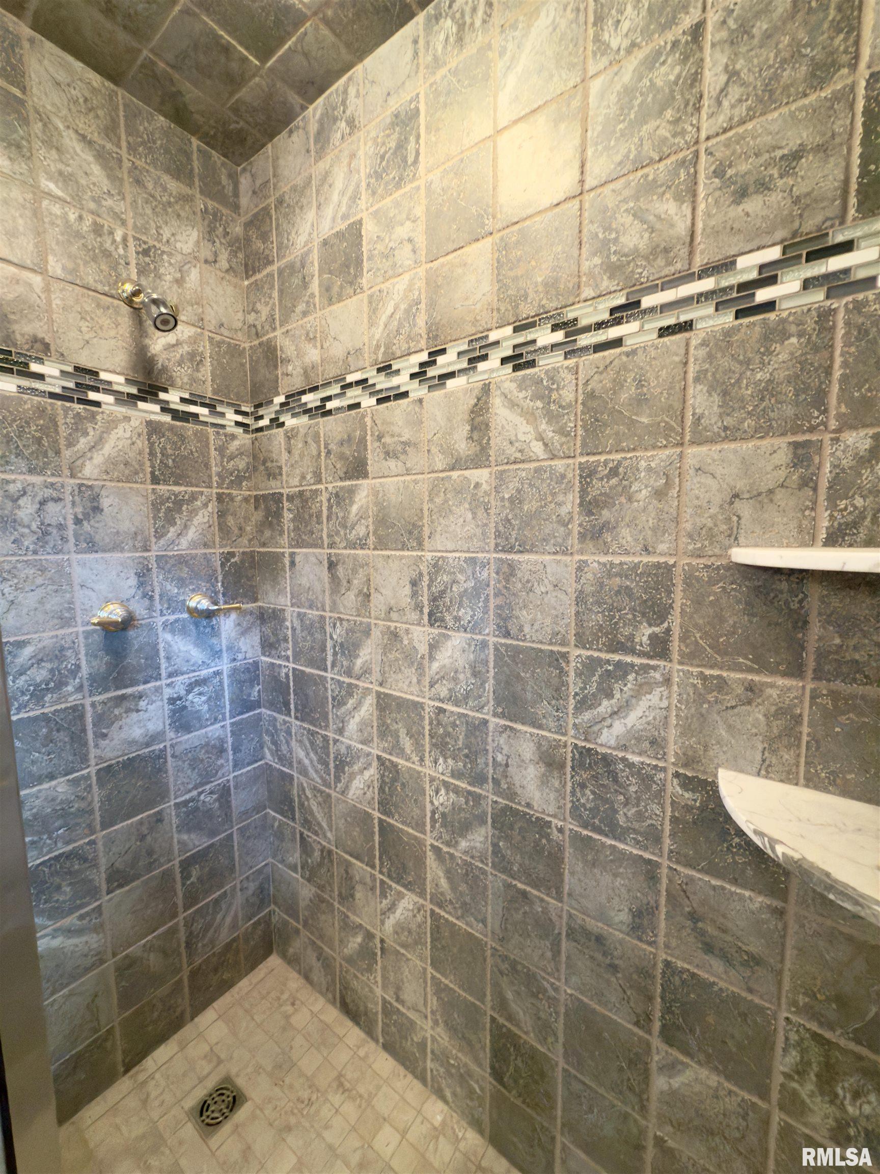 2625 East Lost Bridge Road Decatur, IL 62521 - Photo 24 of 50 Gallery Image 24