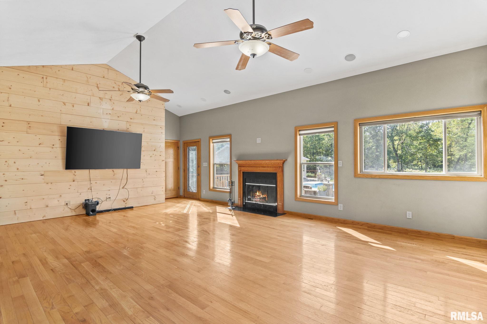 10 South Griffith Creek Road Mechanicsburg, IL 62545 - Photo 11 of 81