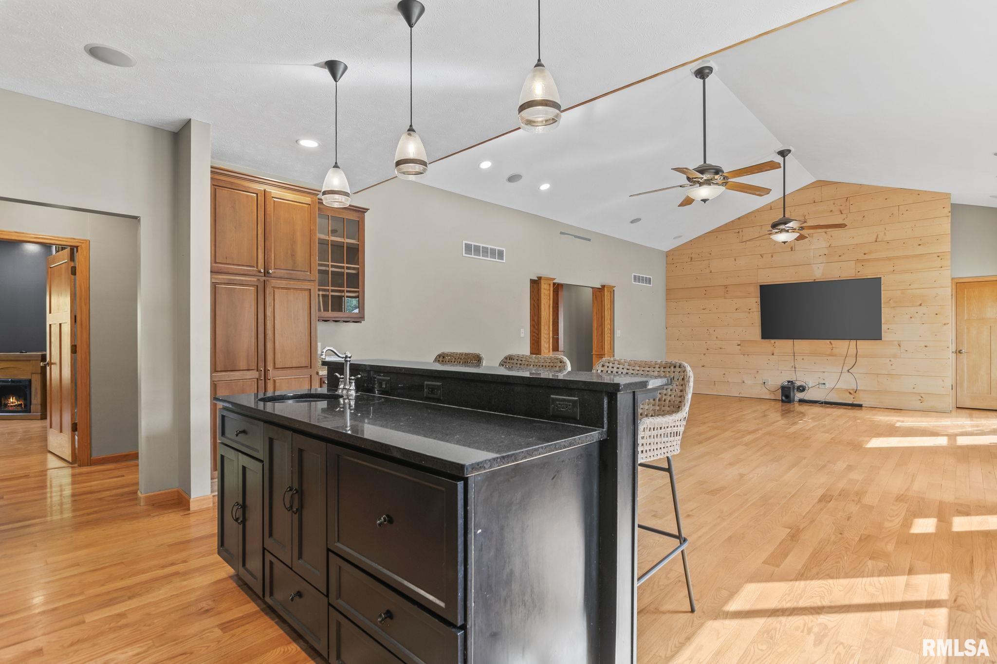 10 South Griffith Creek Road Mechanicsburg, IL 62545 - Photo 17 of 81