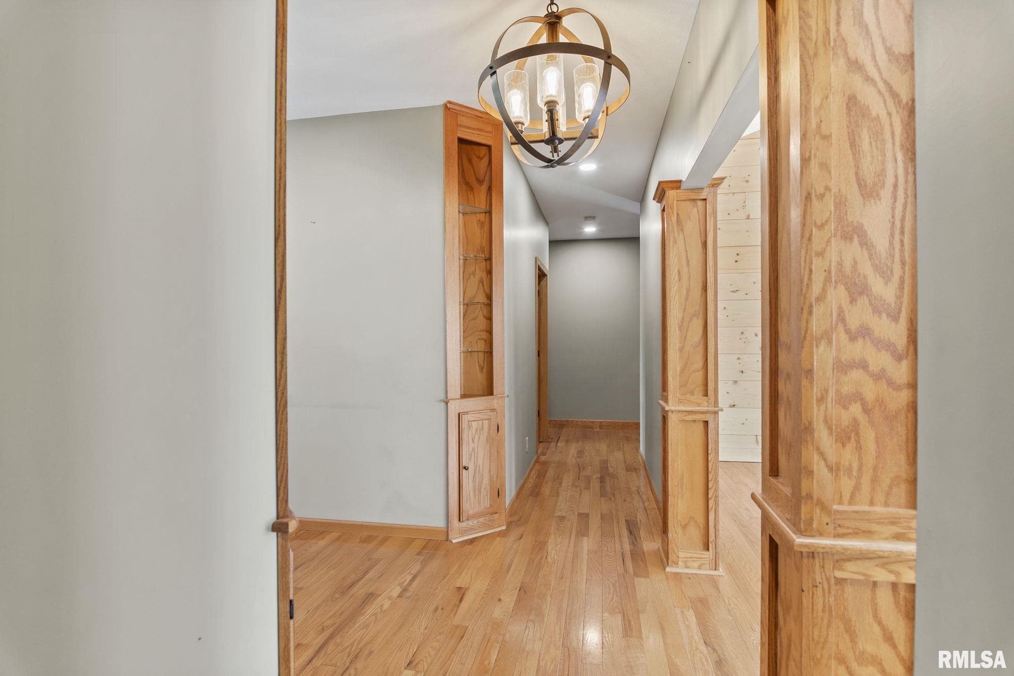 10 South Griffith Creek Road Mechanicsburg, IL 62545 - Photo 8 of 81