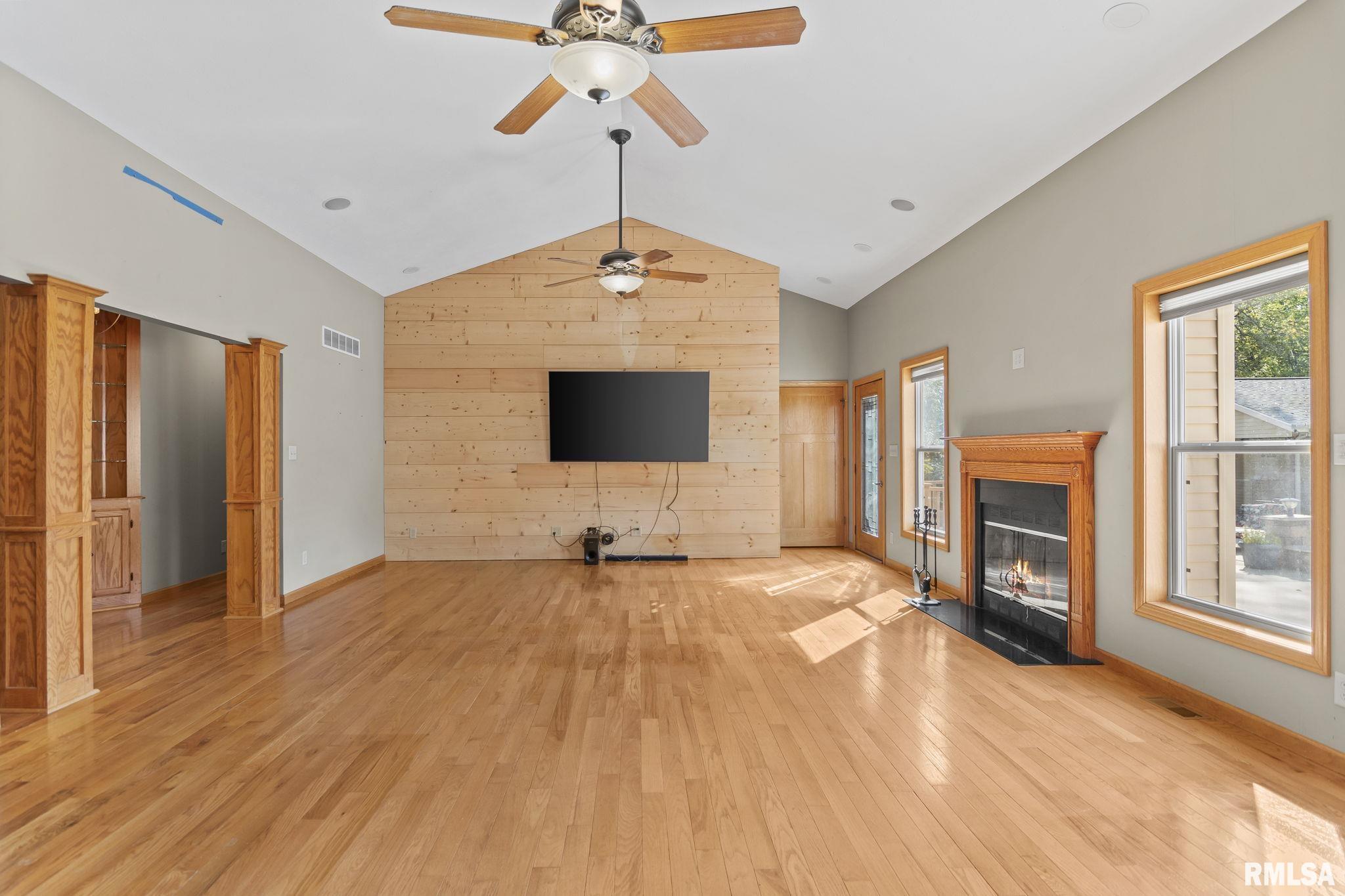 10 South Griffith Creek Road Mechanicsburg, IL 62545 - Photo 9 of 81