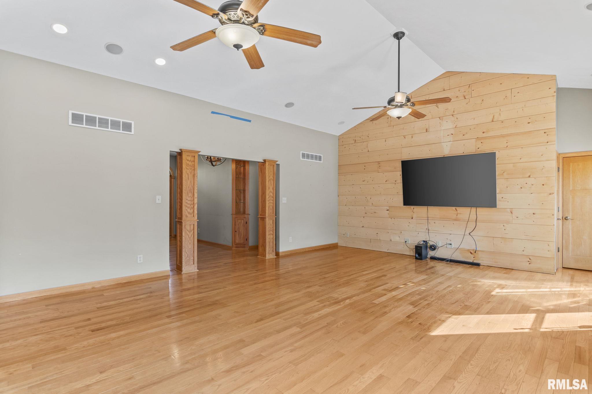 10 South Griffith Creek Road Mechanicsburg, IL 62545 - Photo 10 of 81