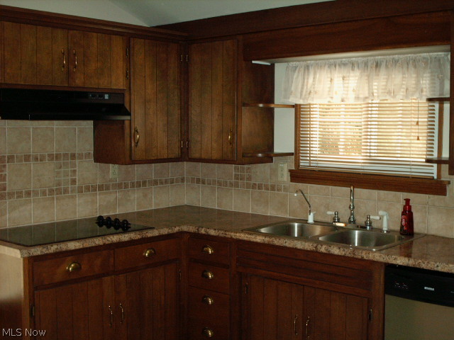 1724 Ridge Road Northeast New Philadelphia, OH 44663 - Photo 2 of 23 Gallery Image 2