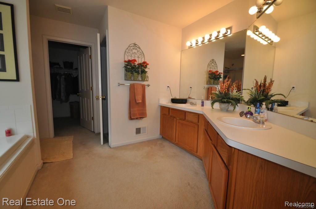 3848 Briarbrooke Lane Rochester, MI 48306 - Photo 17 of 30 17.jpg