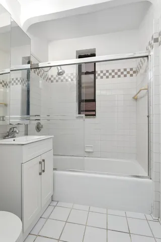$4,000 | 222 East 35th Street, Unit 2F | Murray Hill