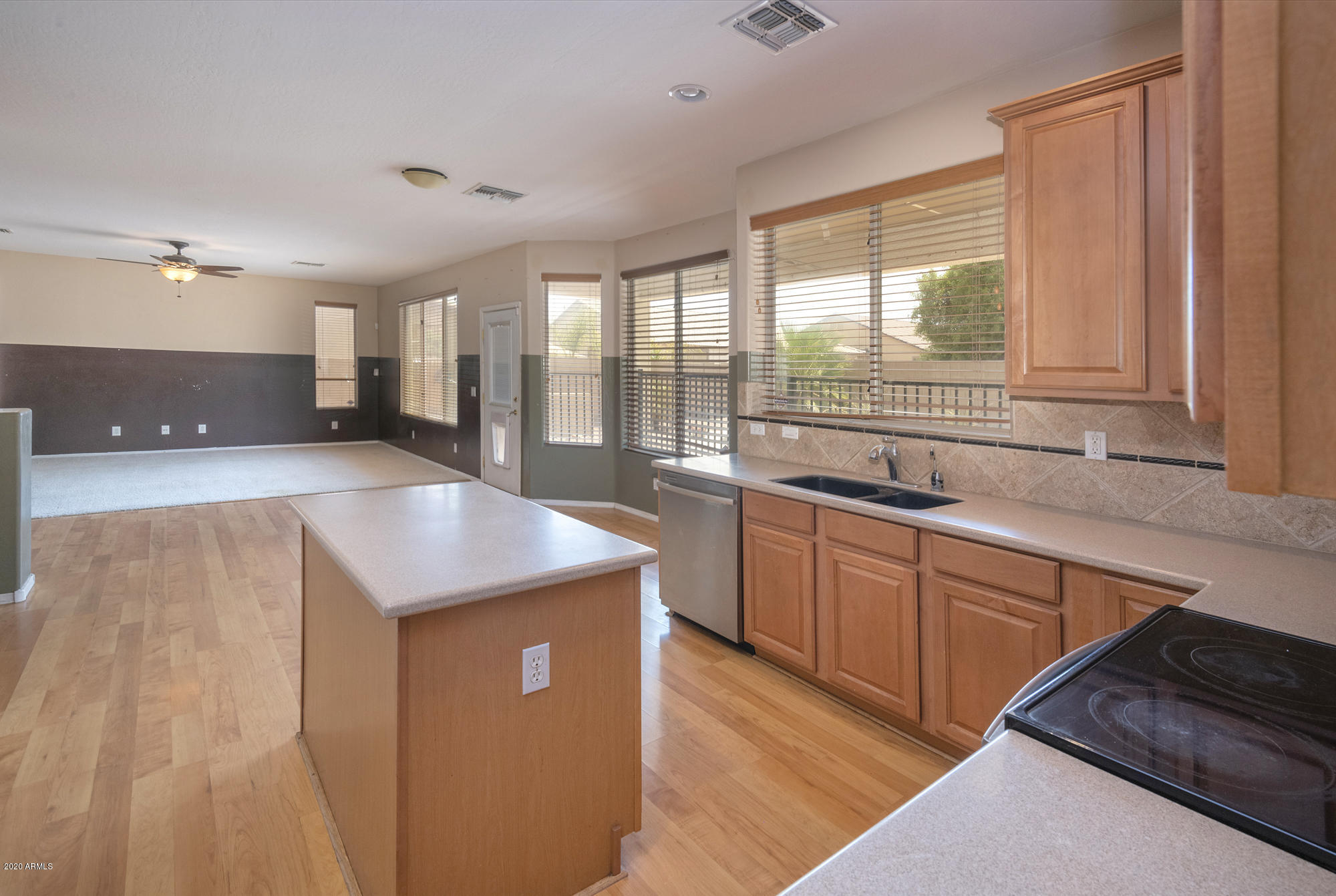 2617 West Apollo Road Phoenix, AZ 85041 - Photo 5 of 55 Kitchen View