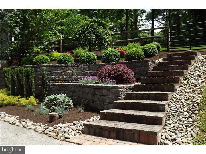 4080 Hollow Road Malvern, PA 19355 - Photo 4 of 22 Side Yard
