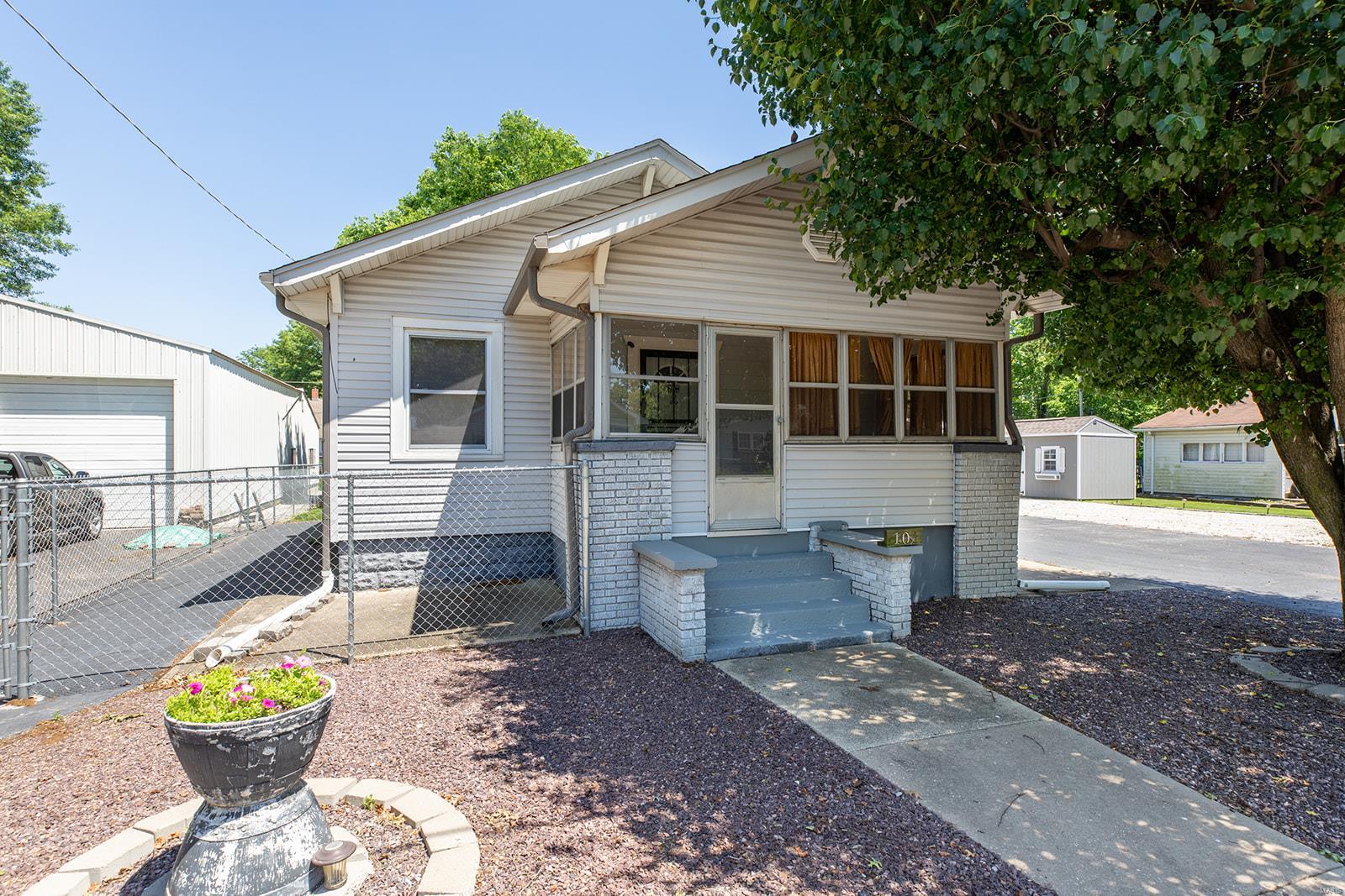104 Smith Avenue South Roxana, IL 62087 - Photo 4 of 25 Gallery Image 4