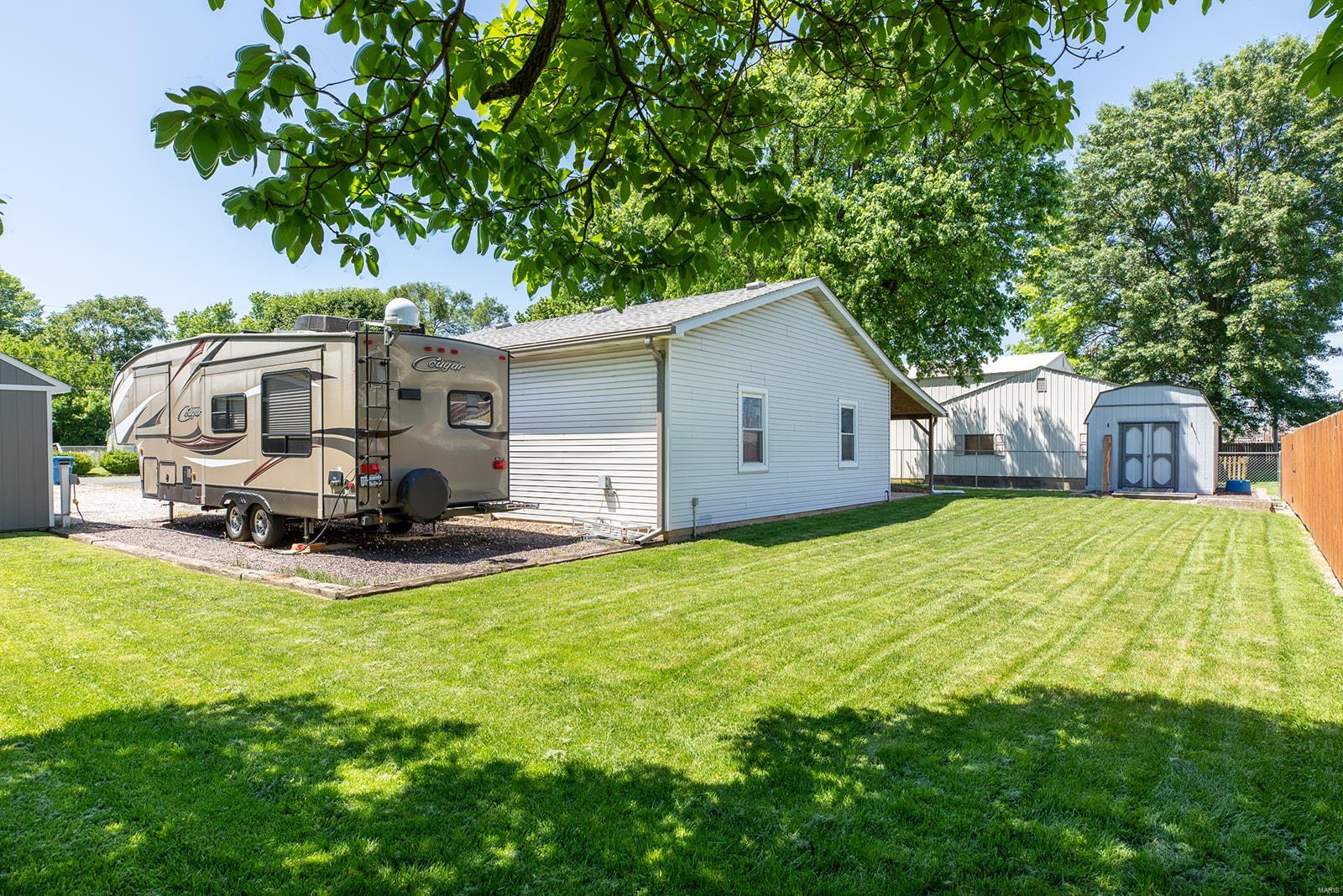 104 Smith Avenue South Roxana, IL 62087 - Photo 9 of 25 Gallery Image 9