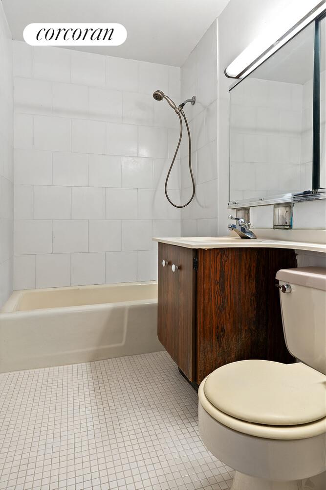 531 Main Street, Unit 503 Manhattan, NY 10044 - Photo 9 of 10