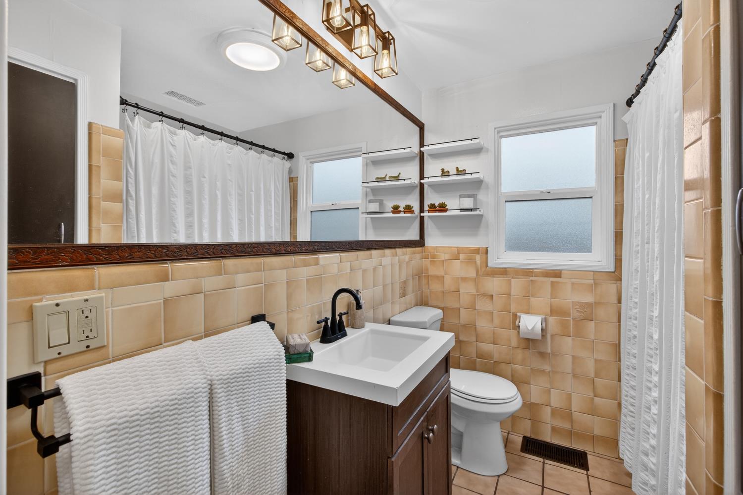 2373 Carlsbad Avenue Sacramento, CA 95821 - Photo 31 of 53