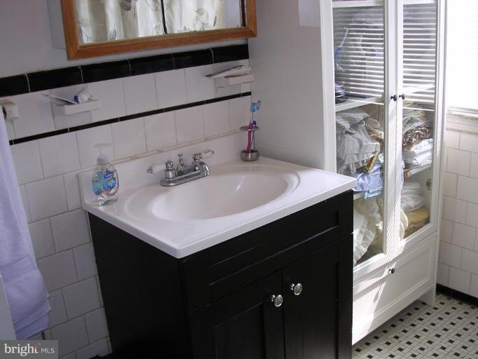 3222 Dorithan Road Baltimore, MD 21215 - Photo 14 of 20 Bath #2