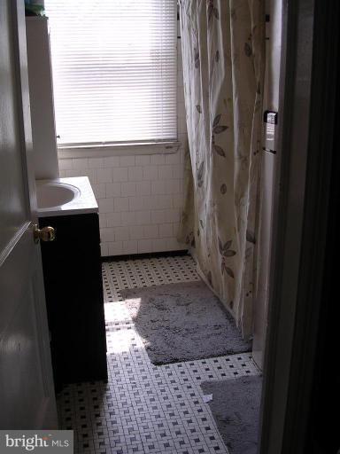 3222 Dorithan Road Baltimore, MD 21215 - Photo 5 of 20 Bath #1