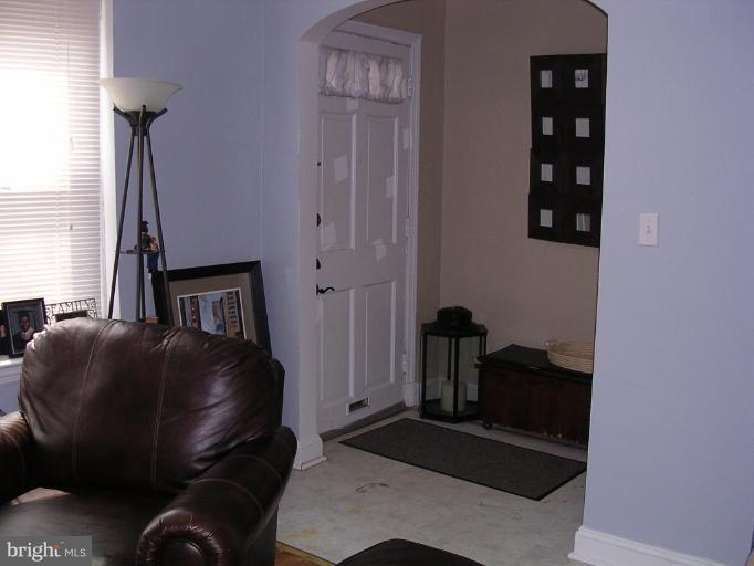 3222 Dorithan Road Baltimore, MD 21215 - Photo 7 of 20 Entrance / Foyer