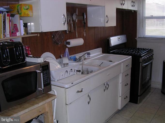 3222 Dorithan Road Baltimore, MD 21215 - Photo 8 of 20 Kitchen