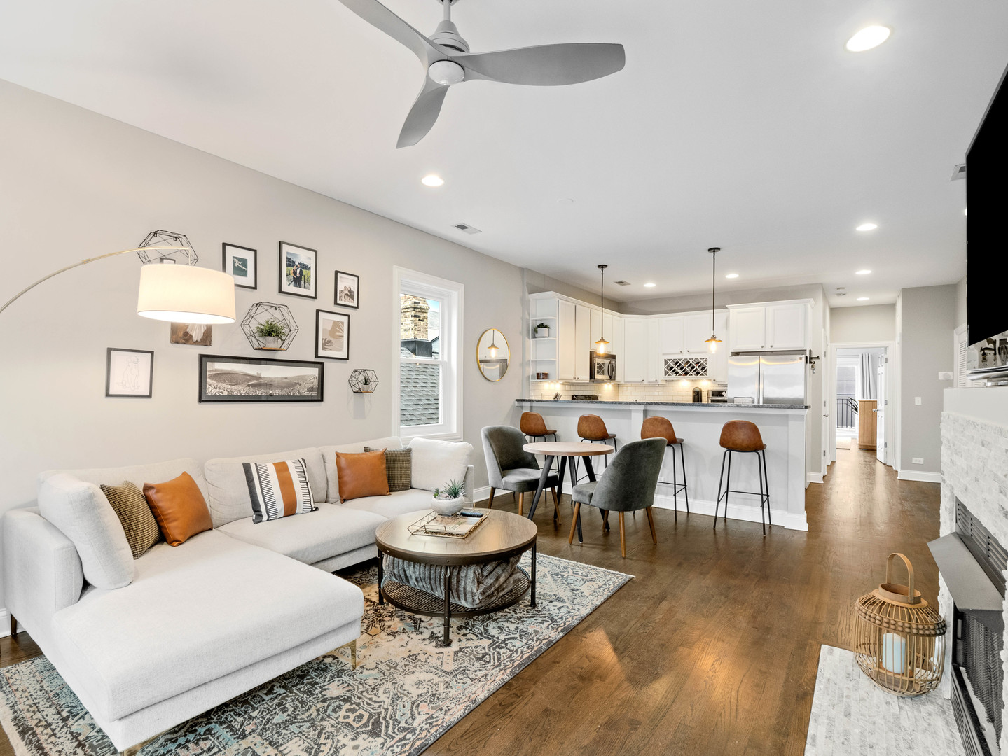 524 North Hermitage Avenue, Unit 6 Chicago, IL 60622 - Photo 2 of 22