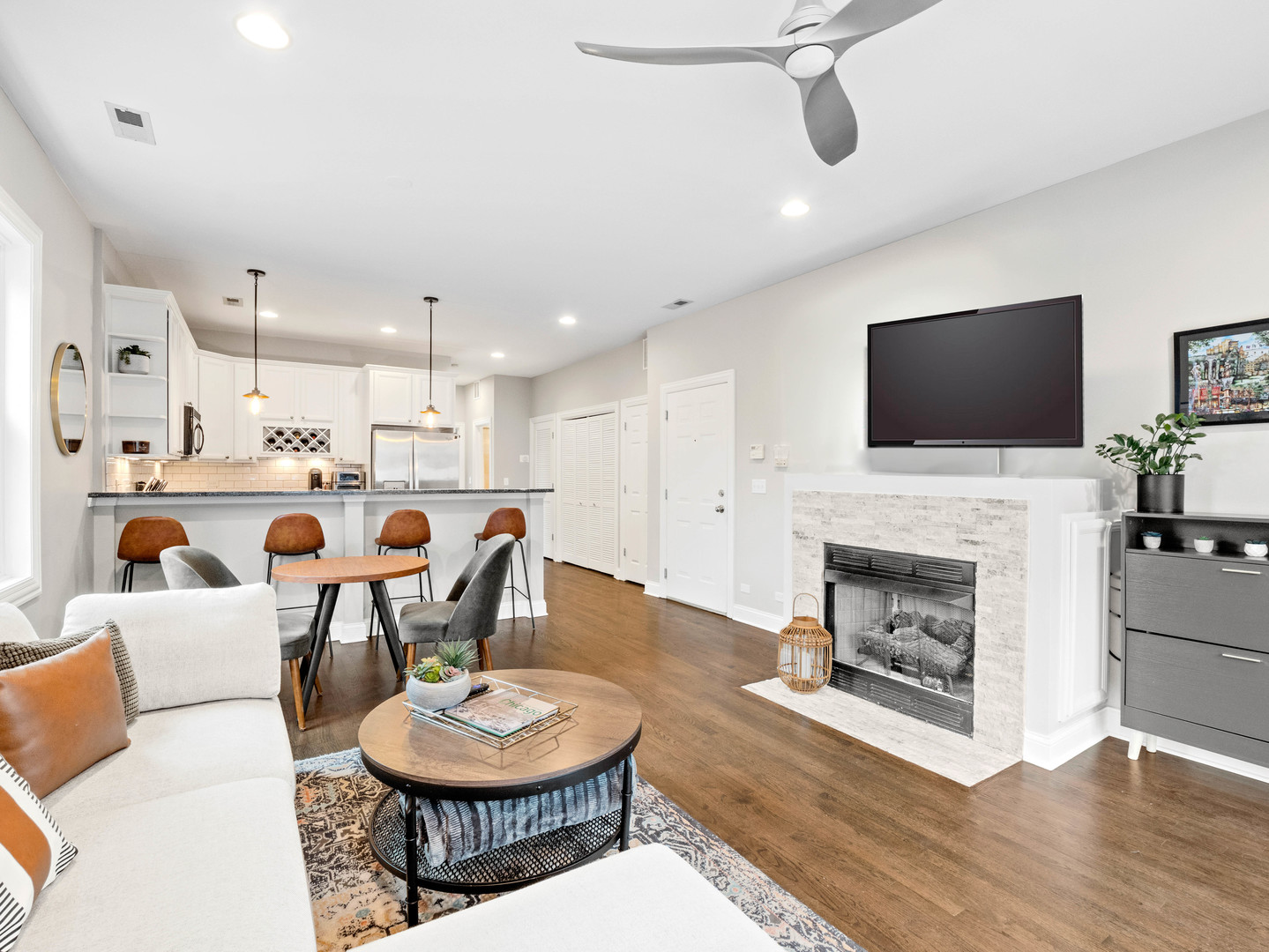 524 North Hermitage Avenue, Unit 6 Chicago, IL 60622 - Photo 3 of 22