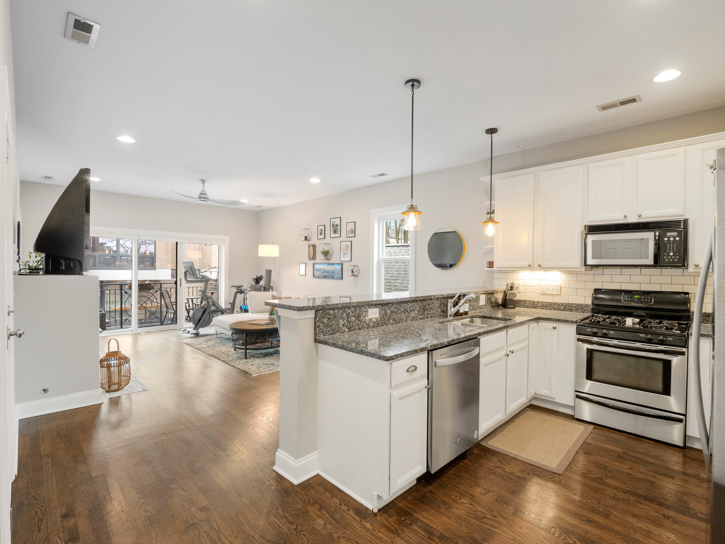 524 North Hermitage Avenue, Unit 6 Chicago, IL 60622 - Photo 6 of 22