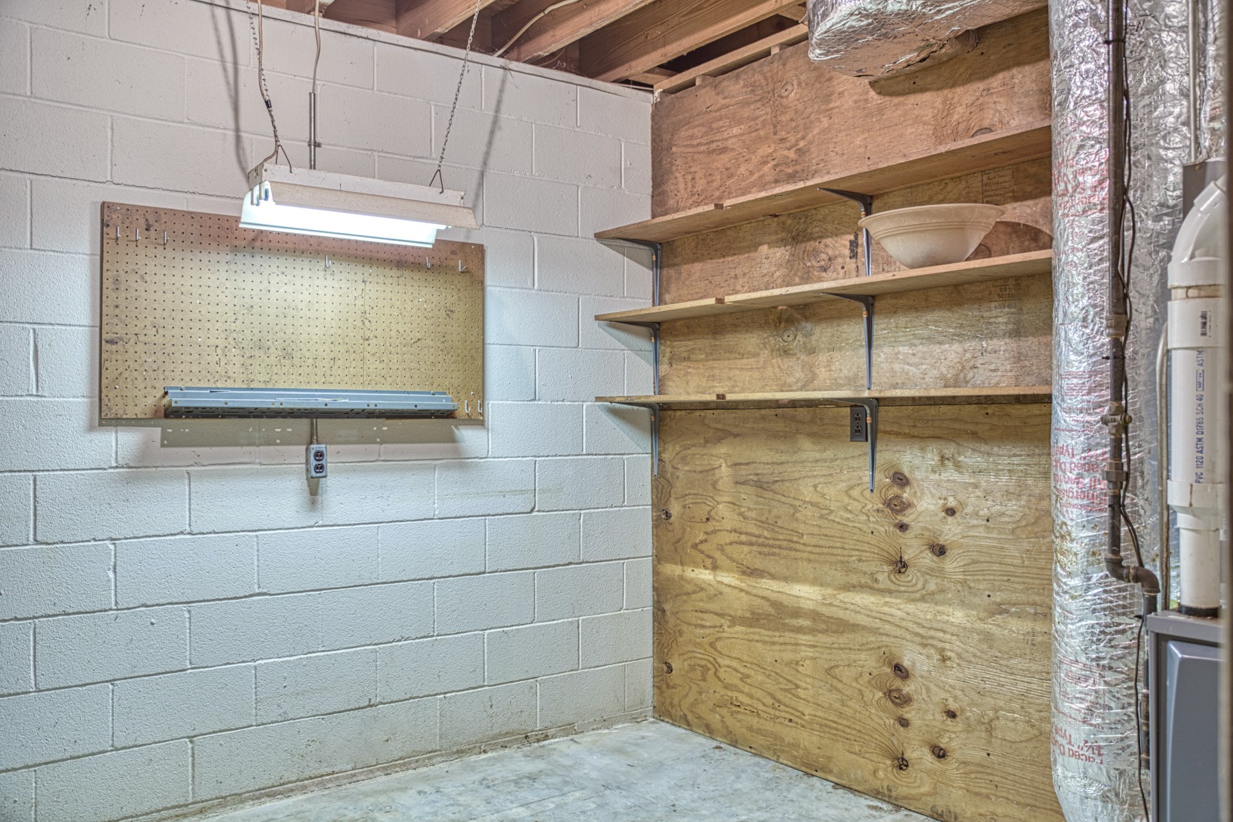 2139 Austin Bottom Road Baxter, TN 38544 - Photo 25 of 64 a bathroom with a shower