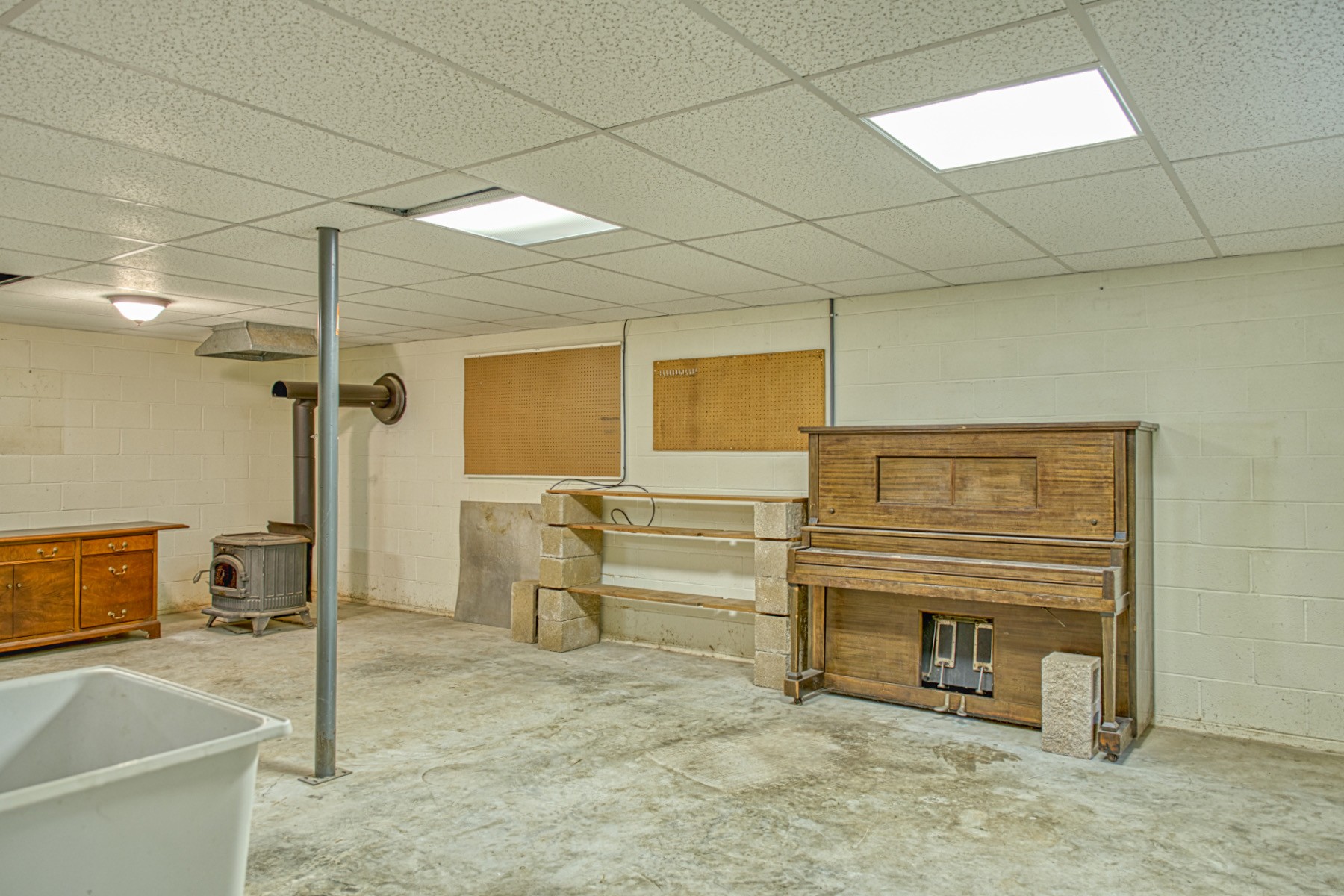 2139 Austin Bottom Road Baxter, TN 38544 - Photo 29 of 64 a view of a livingroom with furniture