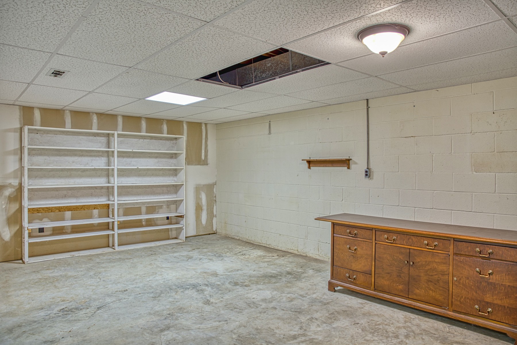 2139 Austin Bottom Road Baxter, TN 38544 - Photo 30 of 64 a view of an empty room with a window