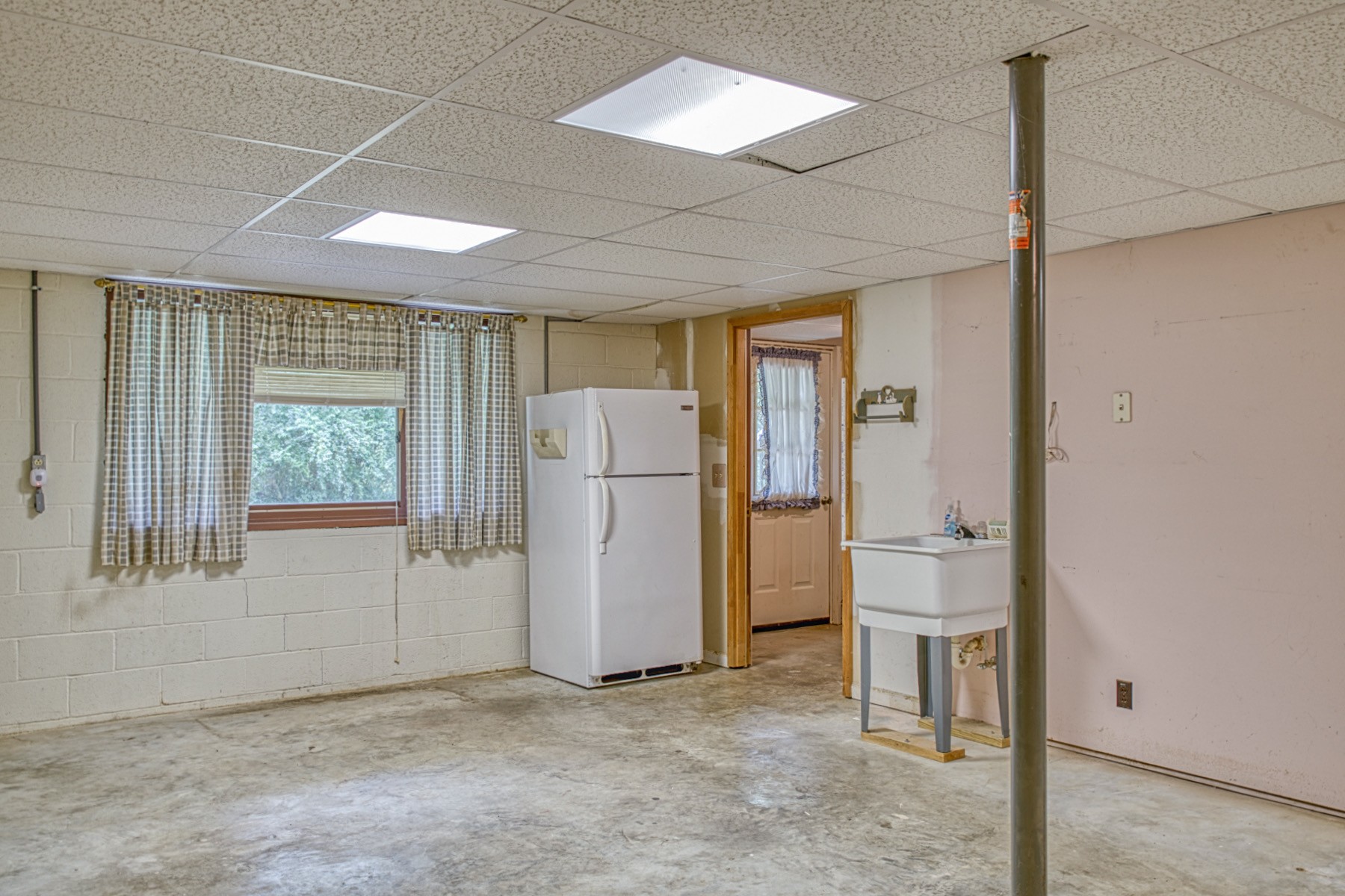 2139 Austin Bottom Road Baxter, TN 38544 - Photo 31 of 64 a view of a hallway with a refrigerator