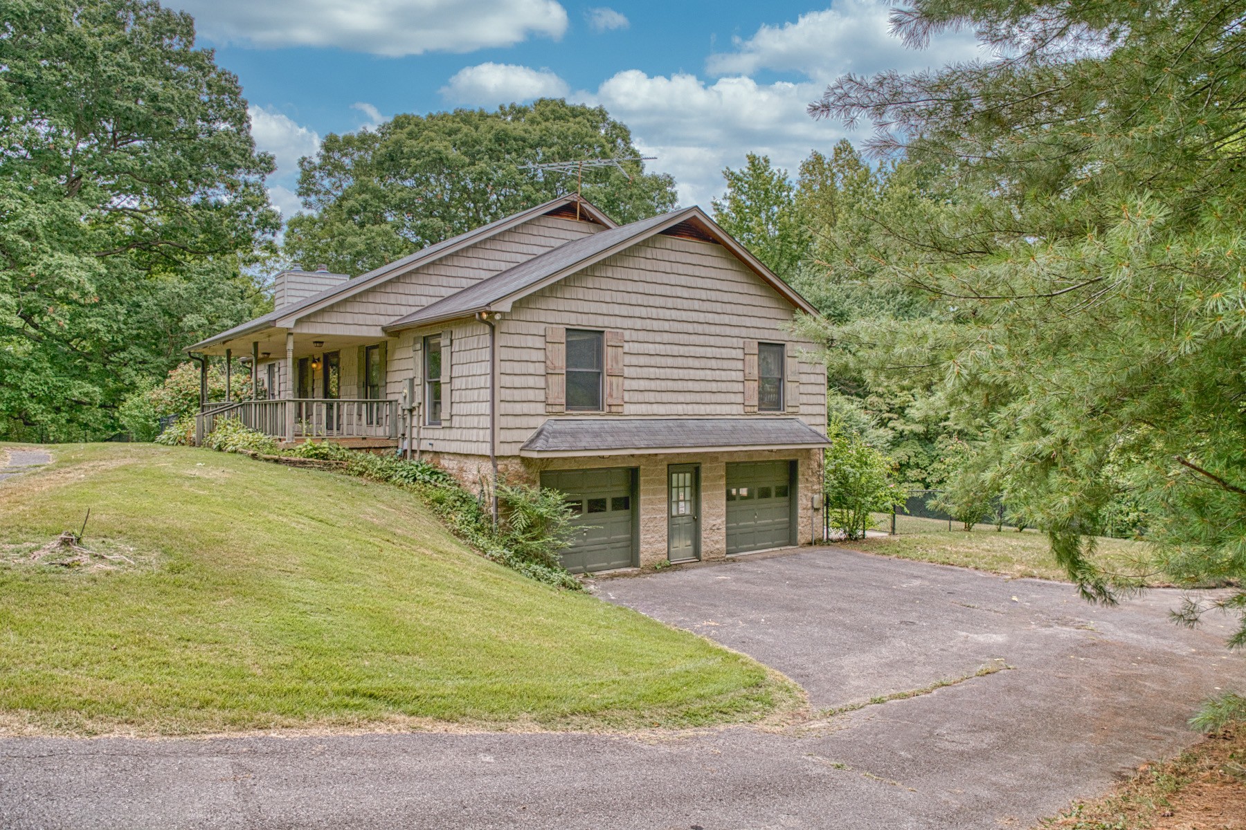2139 Austin Bottom Road Baxter, TN 38544 - Photo 33 of 64 a front view of house with yard and trees around