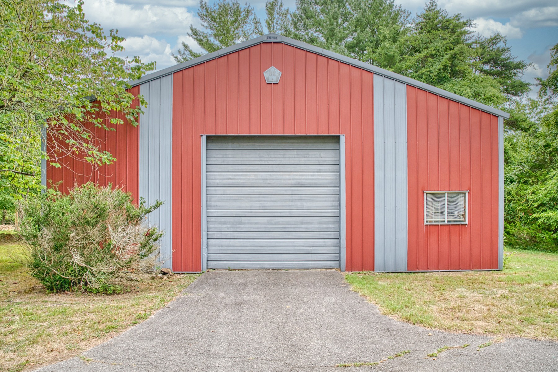 2139 Austin Bottom Road Baxter, TN 38544 - Photo 55 of 64 a front view of a house with a yard