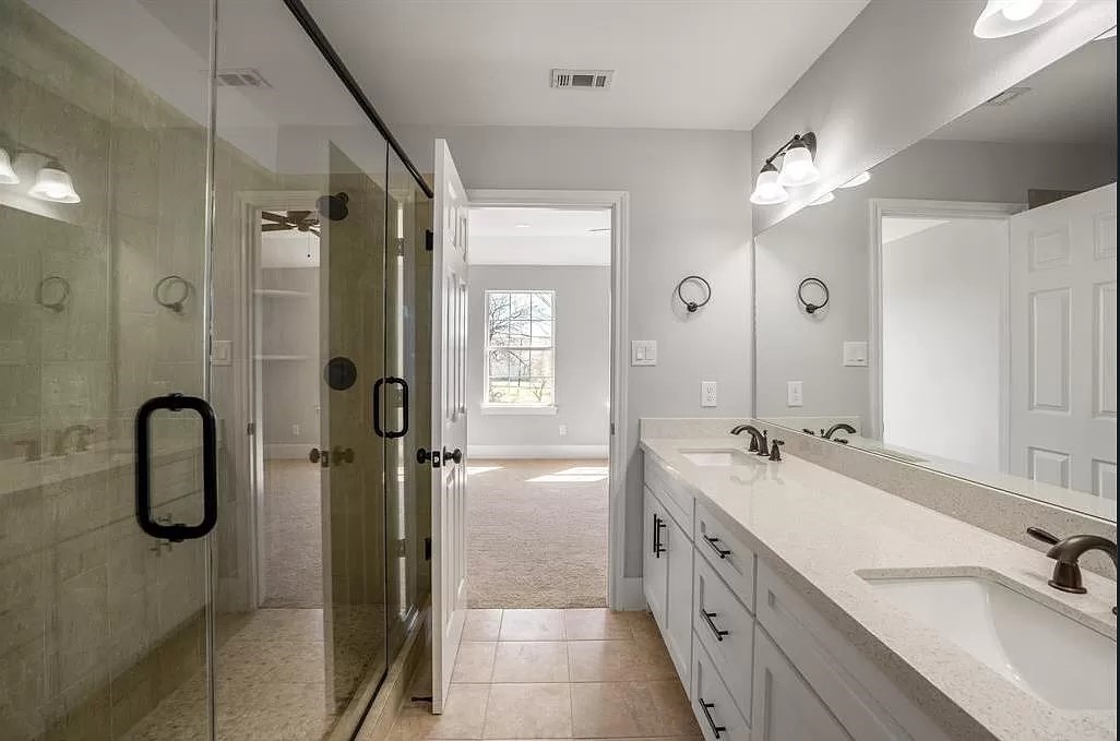 9815 Bamboo Road Houston, TX 77041 - Photo 2 of 4
