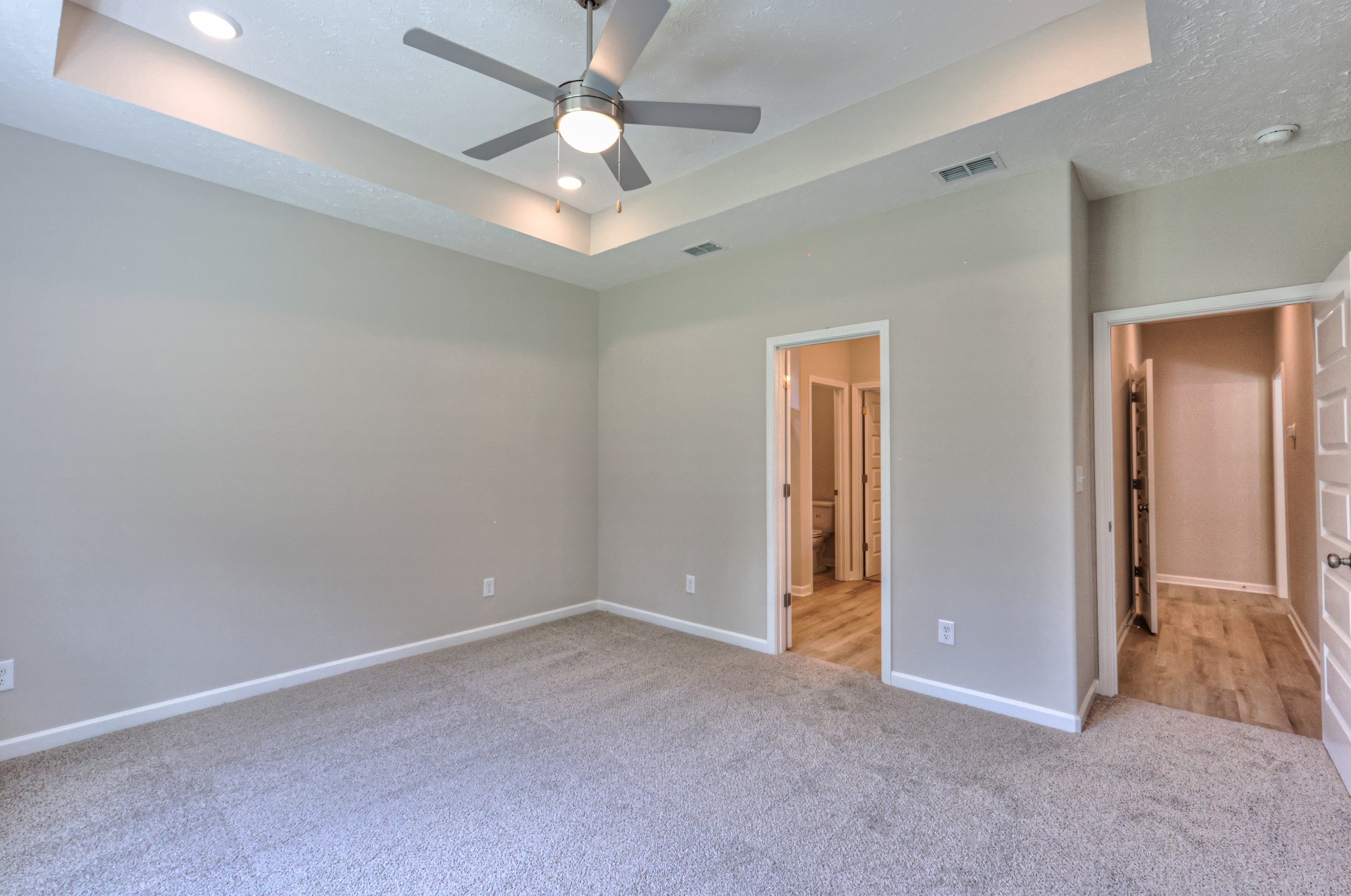 1234 North Fork Branch Road Normandy, TN 37360 - Photo 19 of 38 an empty room with closet and a ceiling fan