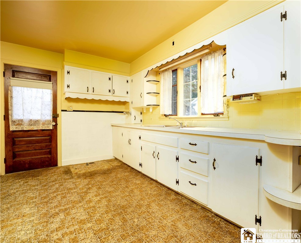 17 Lodi Street Hanover, NY 14062 - Photo 10 of 33 Kitchen
