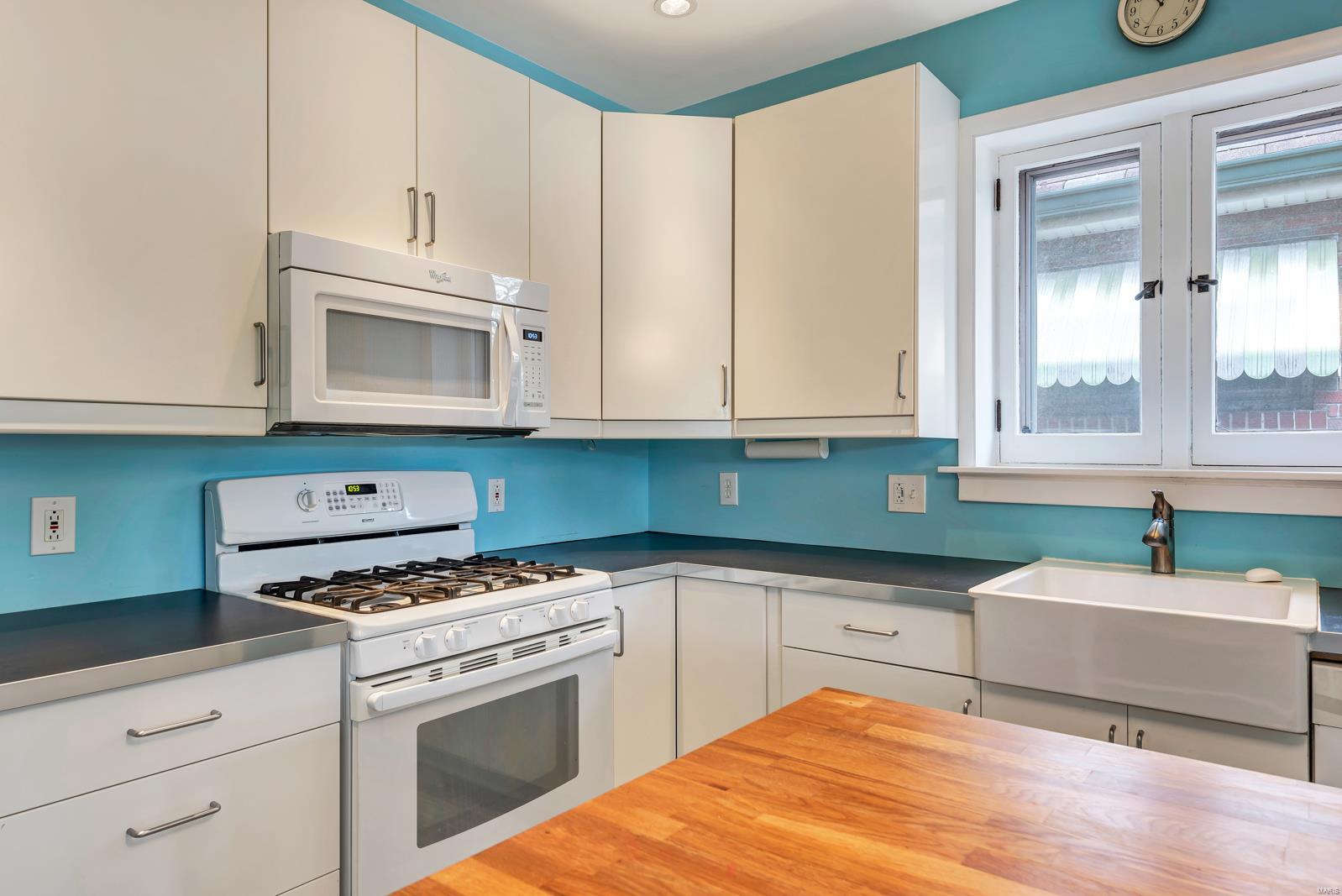 5746 Rhodes Avenue St. Louis, MO 63109 - Photo 3 of 37 Gallery Image 3