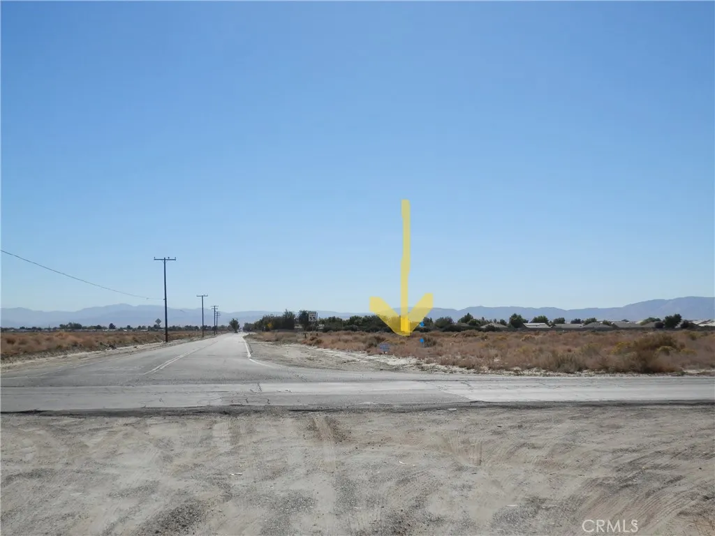 0 20th Street Lancaster, CA 93534 - Photo 3 of 17 a view of a beach with a road