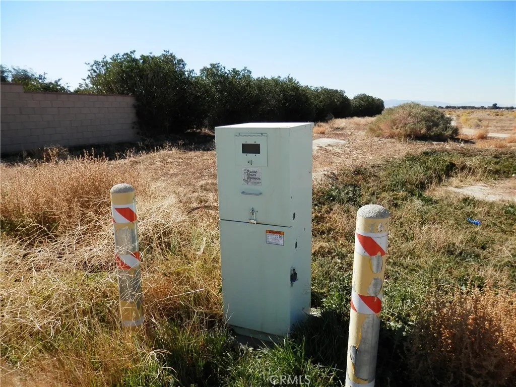0 20th Street Lancaster, CA 93534 - Photo 8 of 17 a aerial view of a house with a yard