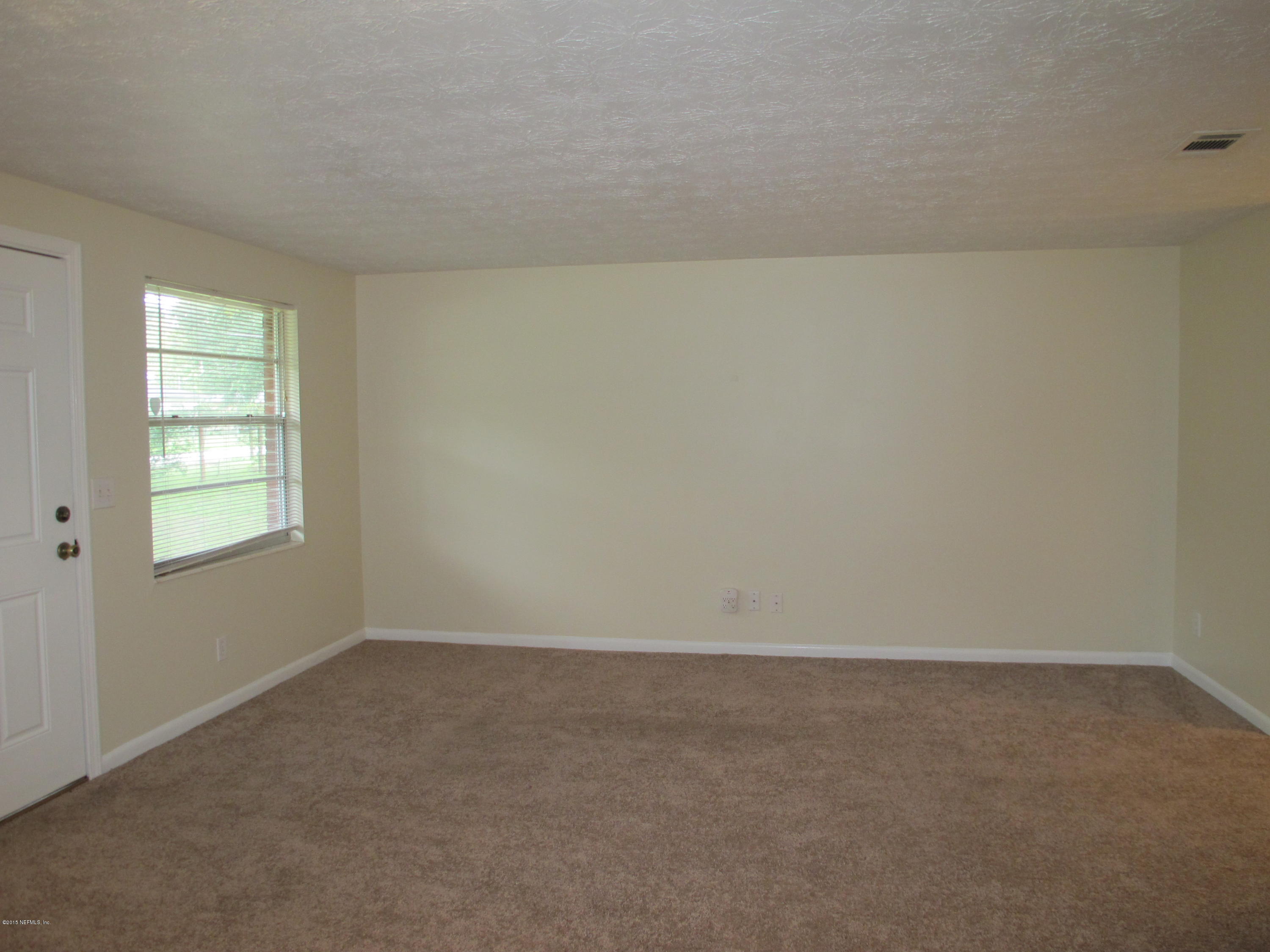 10344 Dobell Road Jacksonville, FL 32246 - Photo 5 of 25 Living Room