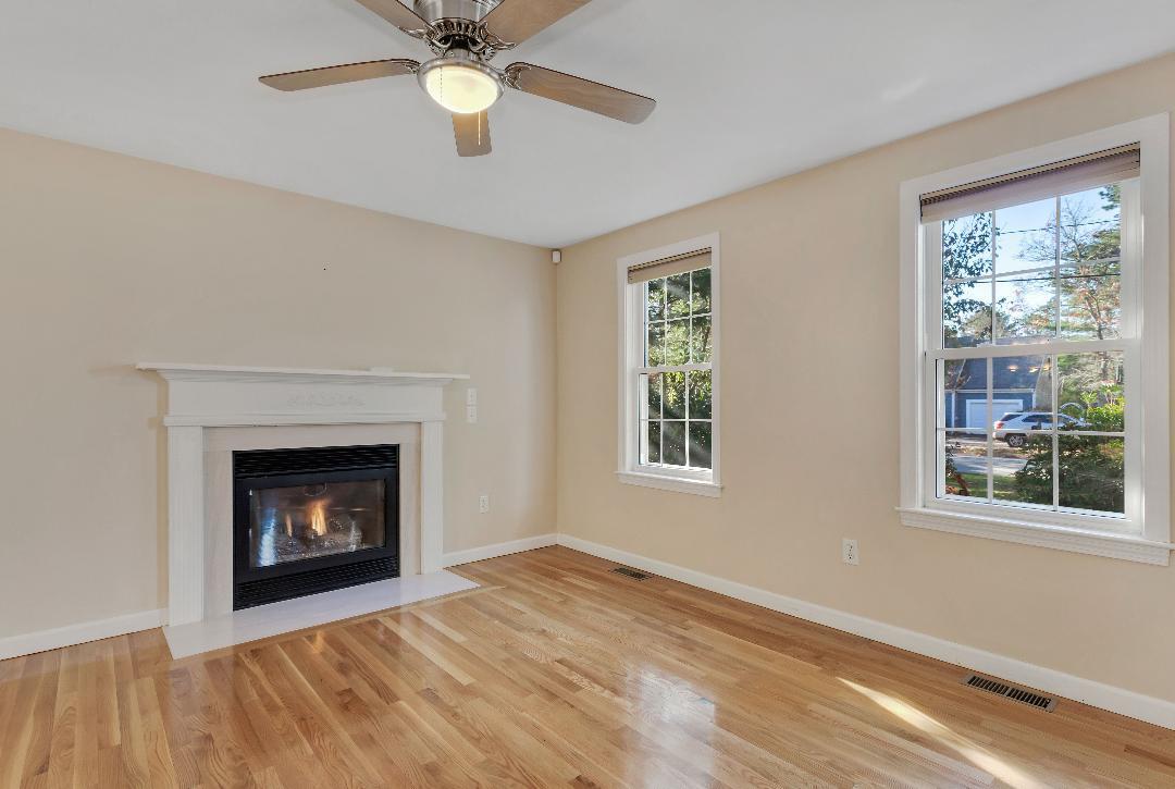 278 Simon Narrows Road Mashpee, MA 02649 - Photo 3 of 20 278 living