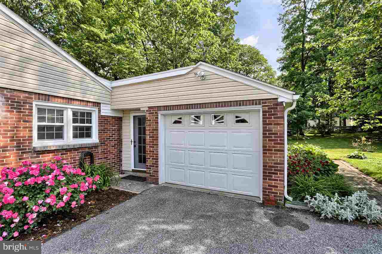 861 Locust Grove Road York, PA 17402 - Photo 2 of 31 Gallery Image 2