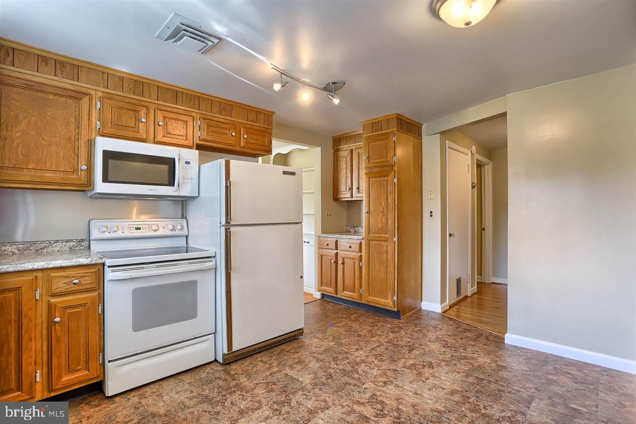 861 Locust Grove Road York, PA 17402 - Photo 13 of 31 Gallery Image 13
