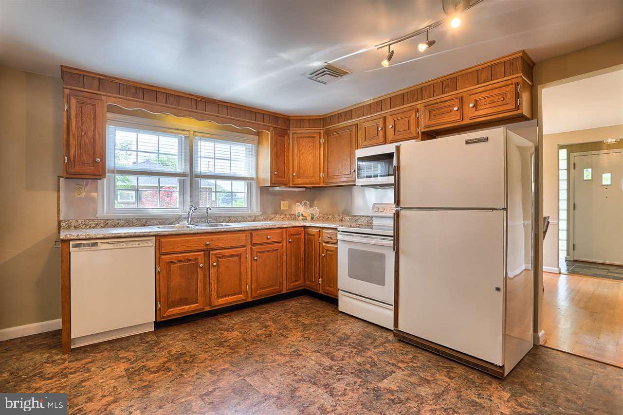 861 Locust Grove Road York, PA 17402 - Photo 14 of 31 Gallery Image 14
