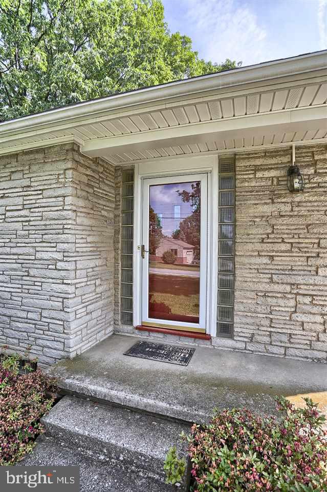 861 Locust Grove Road York, PA 17402 - Photo 3 of 31 Gallery Image 3