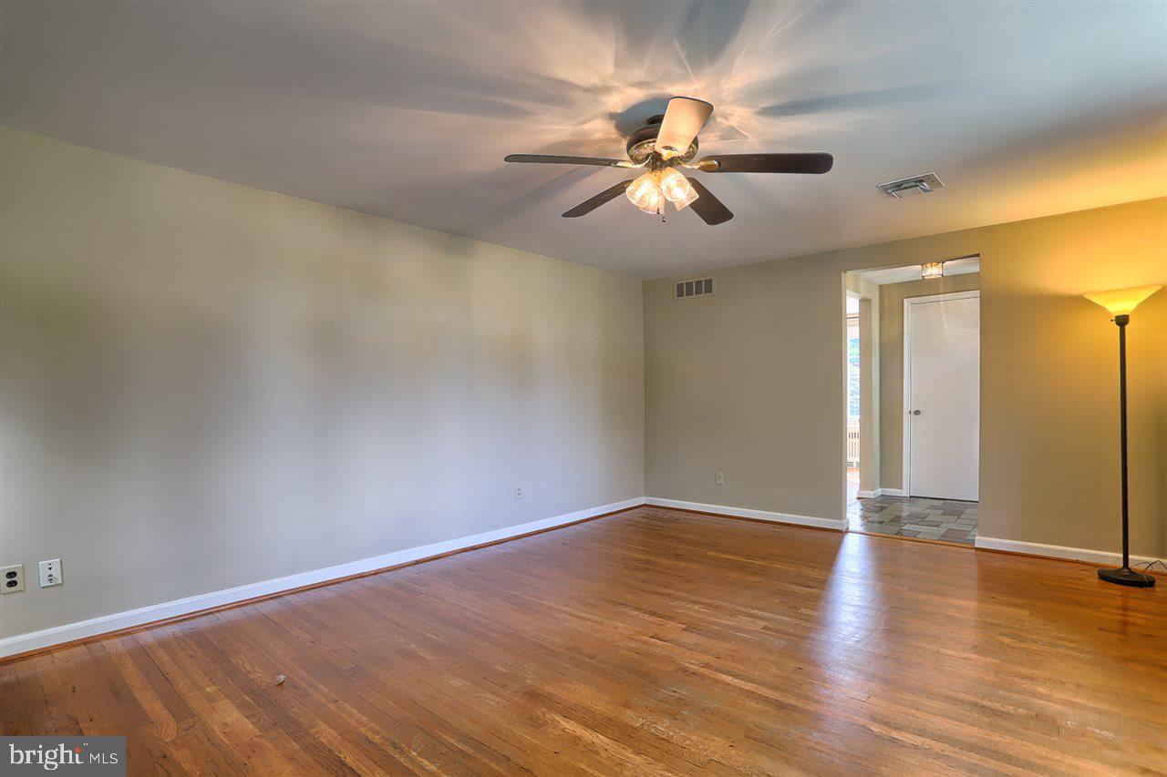 861 Locust Grove Road York, PA 17402 - Photo 6 of 31 Gallery Image 6