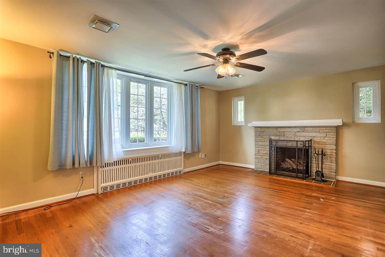 861 Locust Grove Road York, PA 17402 - Photo 7 of 31 Gallery Image 7
