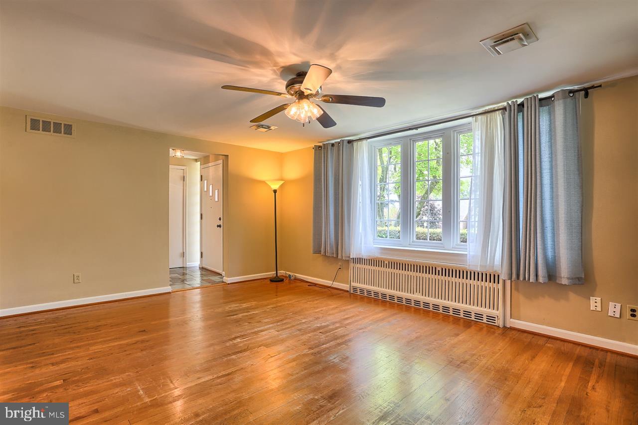 861 Locust Grove Road York, PA 17402 - Photo 8 of 31 Gallery Image 8