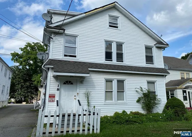 $1,800 | 18 Lexington Avenue, Unit 3F, Montclair, NJ 07042