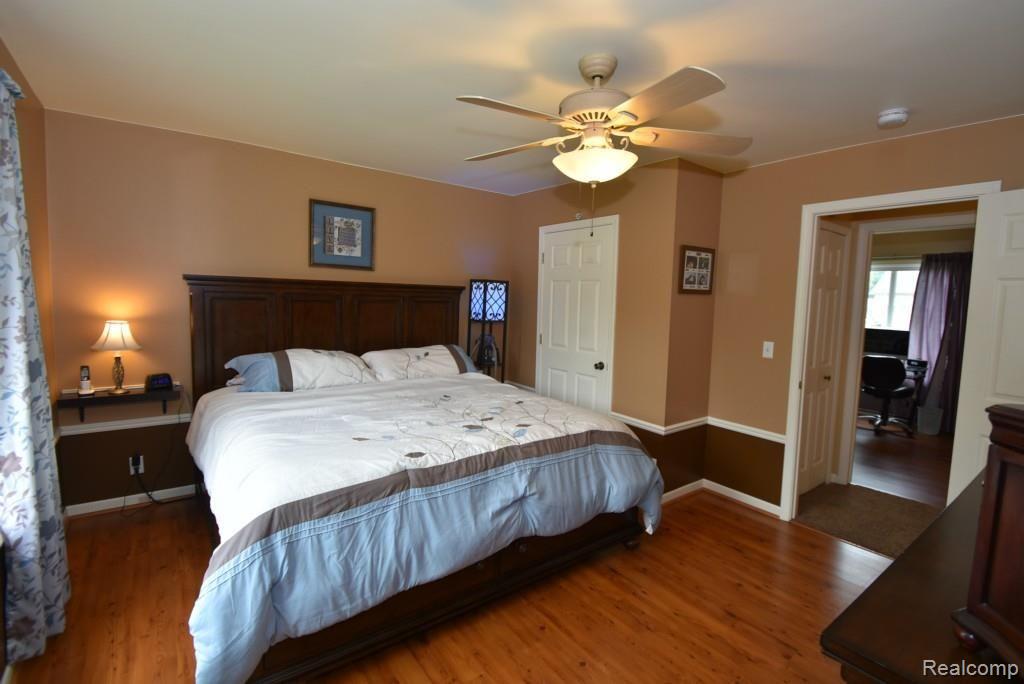 2842 Gerald Avenue Rochester, MI 48307 - Photo 23 of 40 Large Master Bedroom